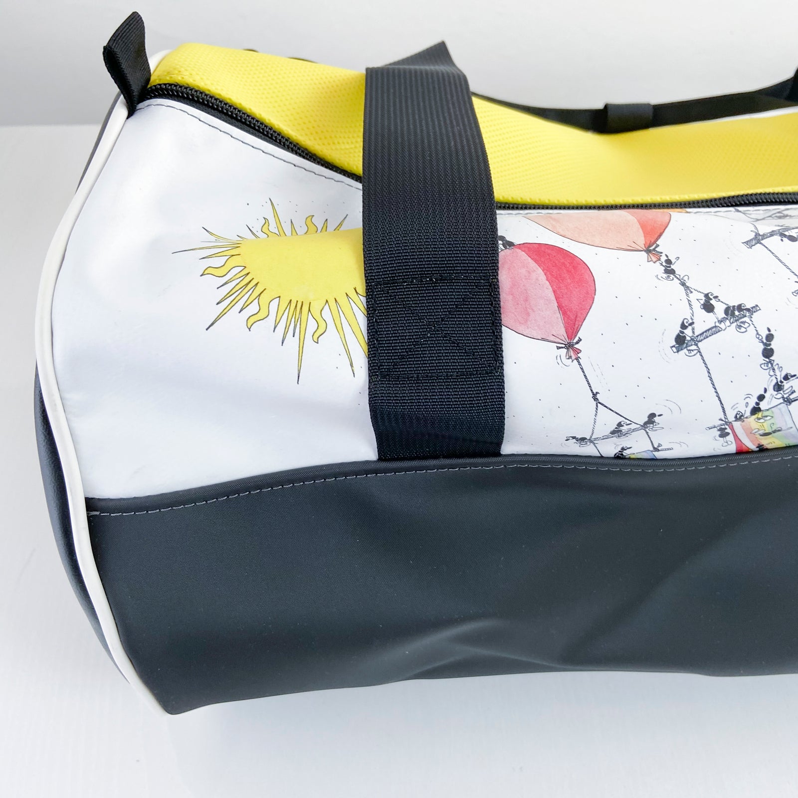 Tin Medium model bag FV1668