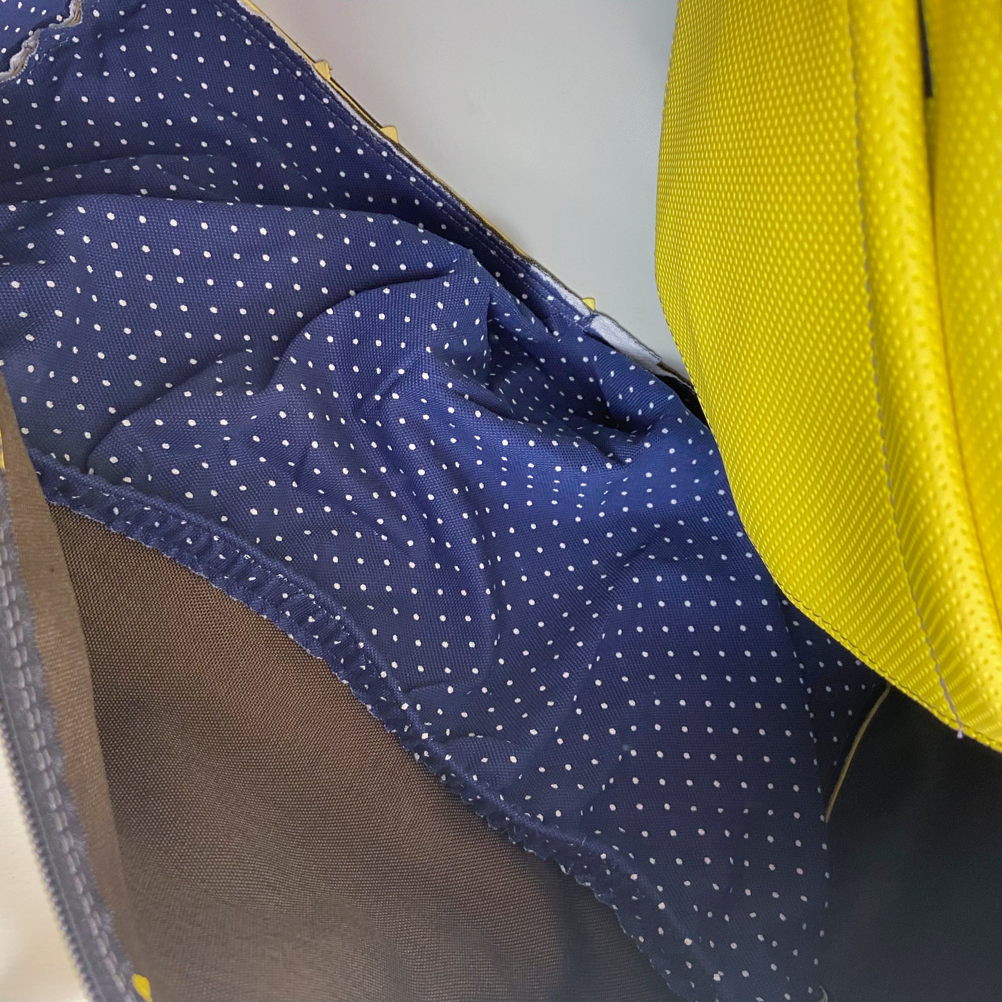 Tin Medium model bag FV1668