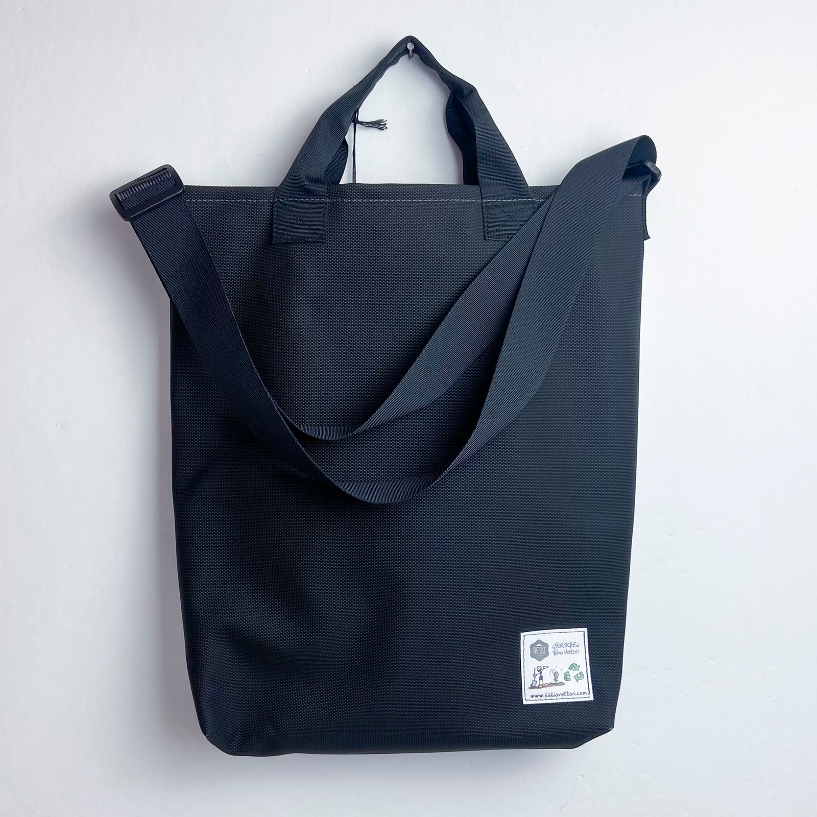 TRAC model shoulder bag with external pocket FV4111