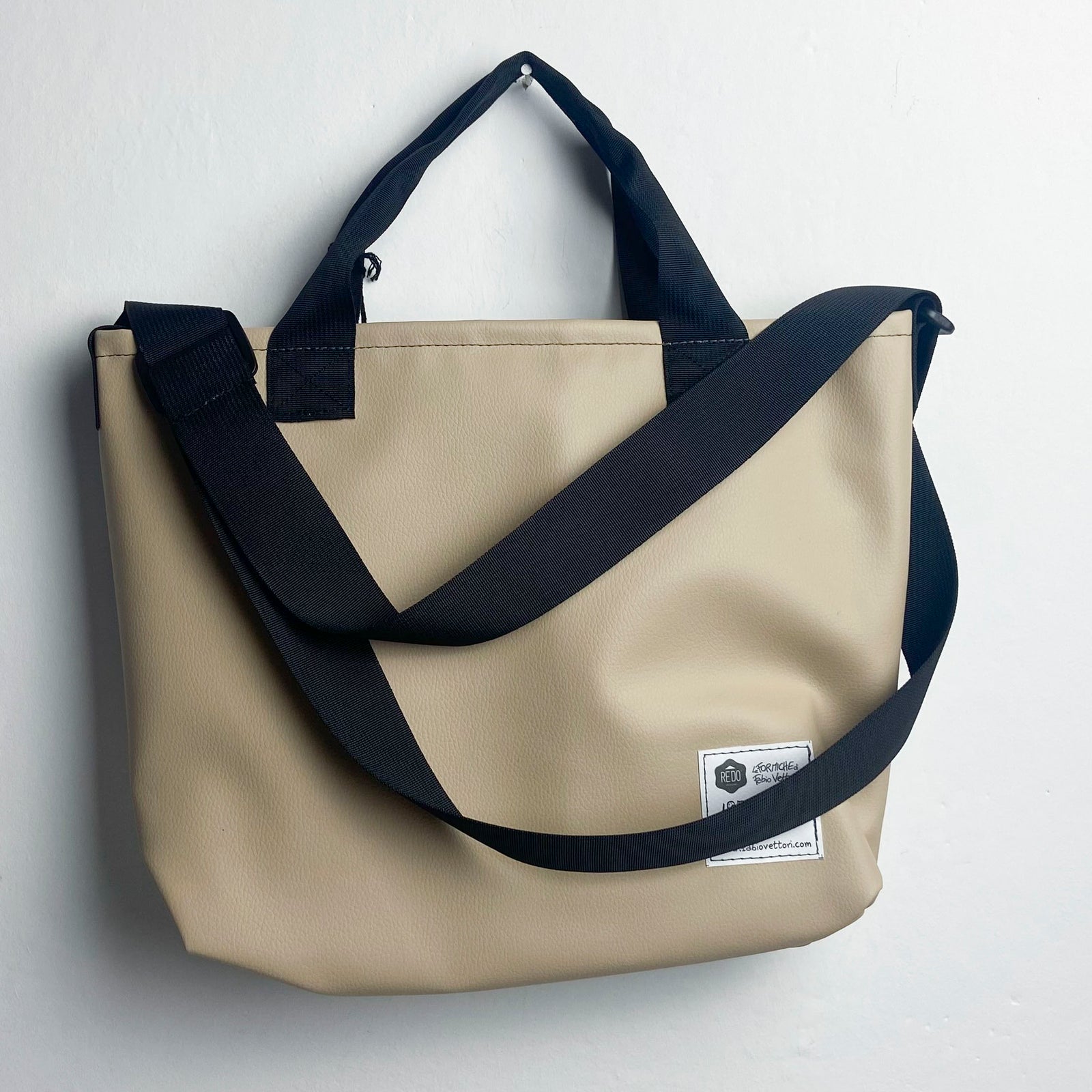 Borsa Tracolla modello FAT con tasca esterna FV4387