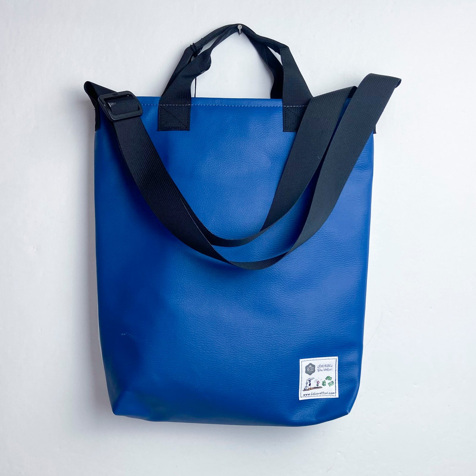 TRAC model shoulder bag with external pocket FV5565