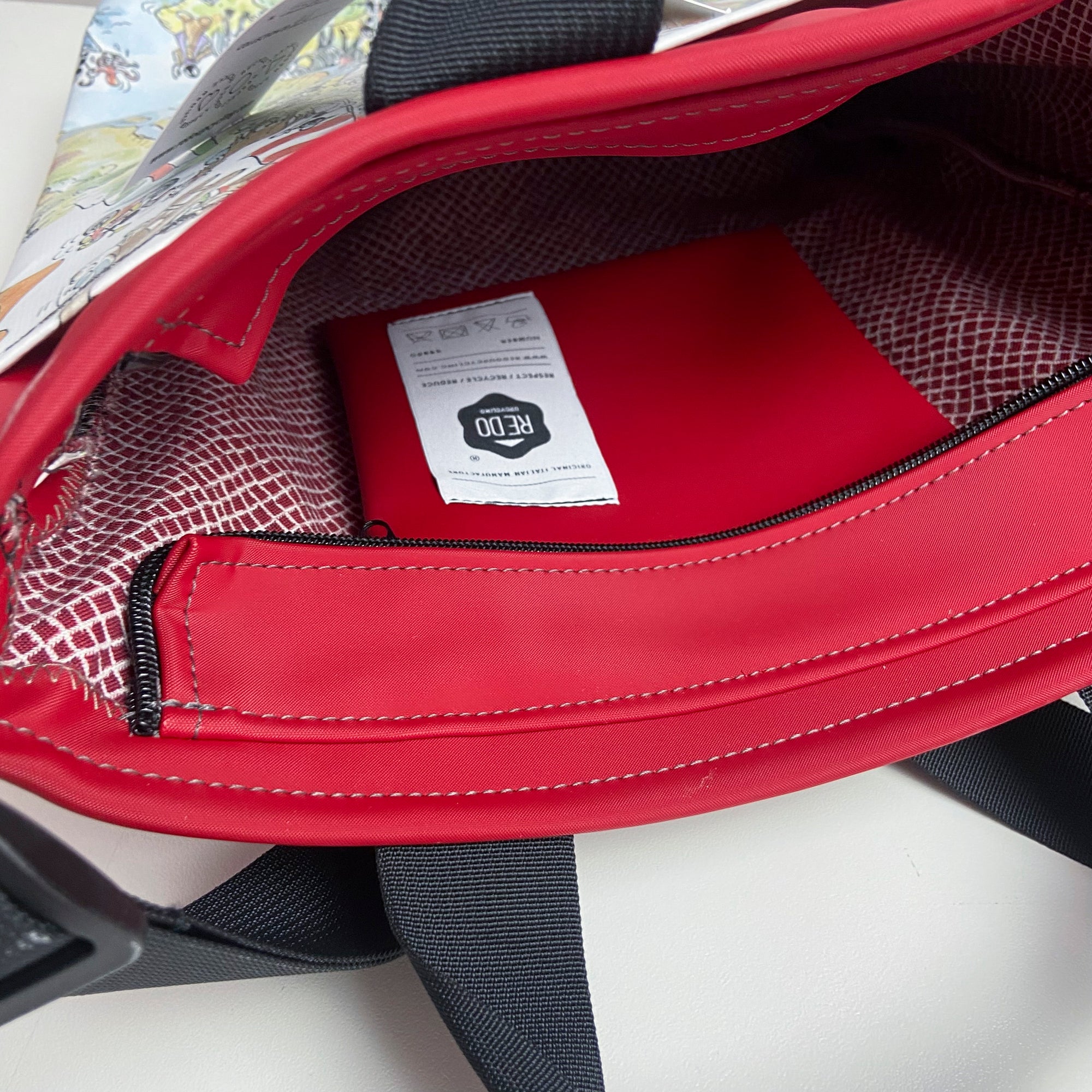 TRAC model shoulder bag with external pocket FV5580