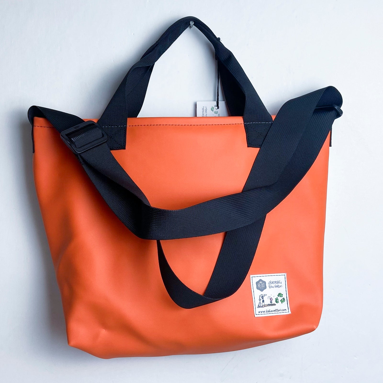 FAT model shoulder bag with external pocket FV5604