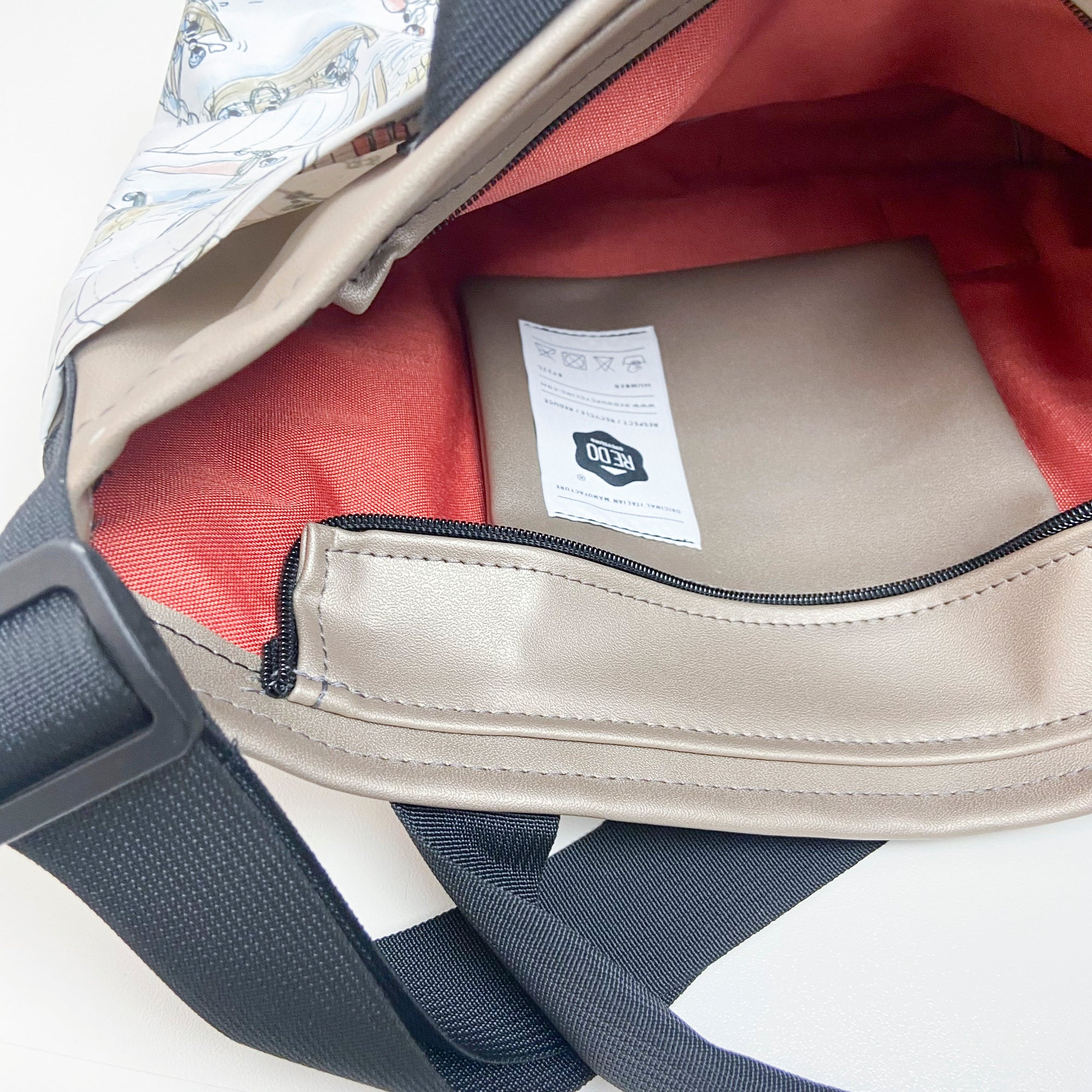 FAT model shoulder bag with external pocket FV6722