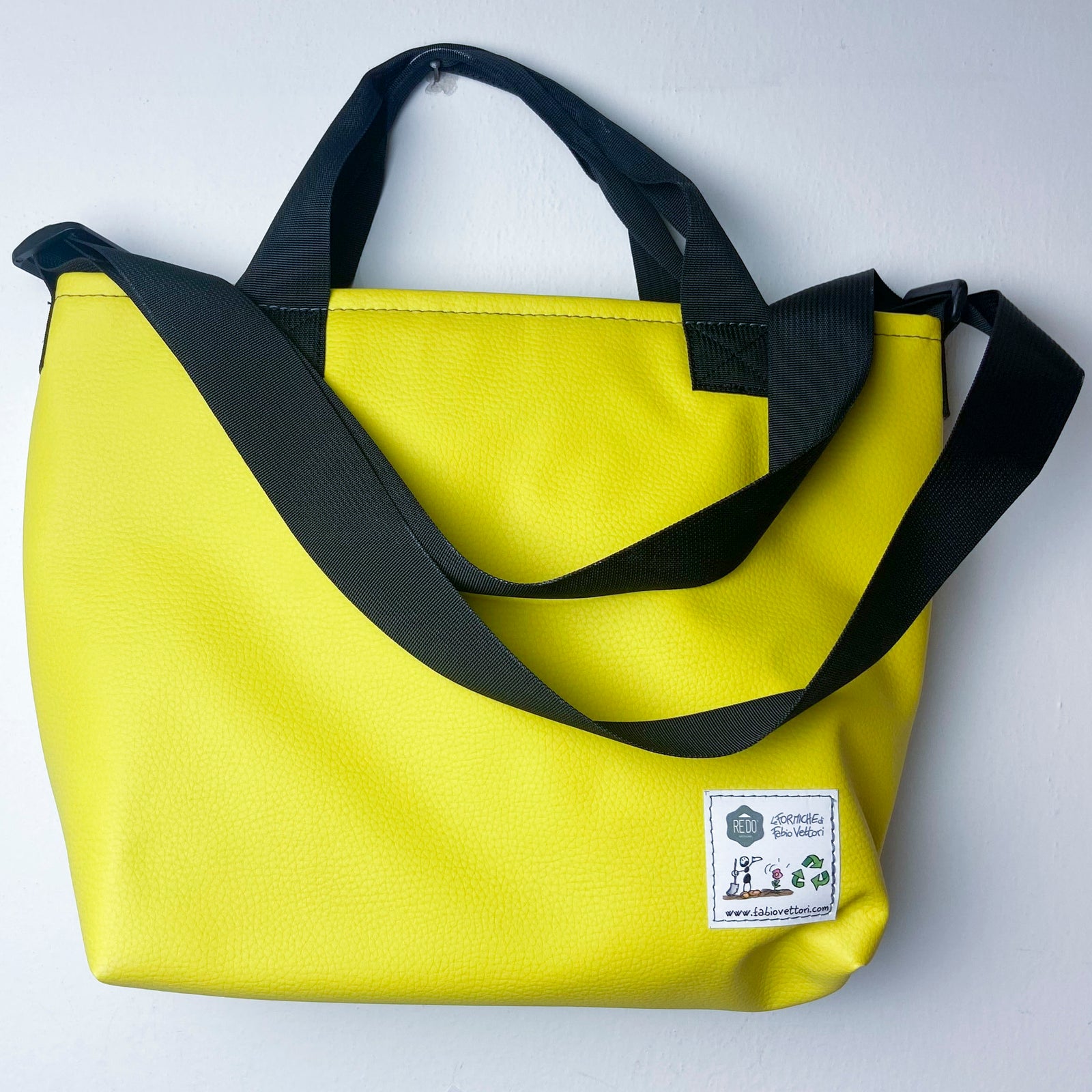 FAT model shoulder bag with external pocket FV8101