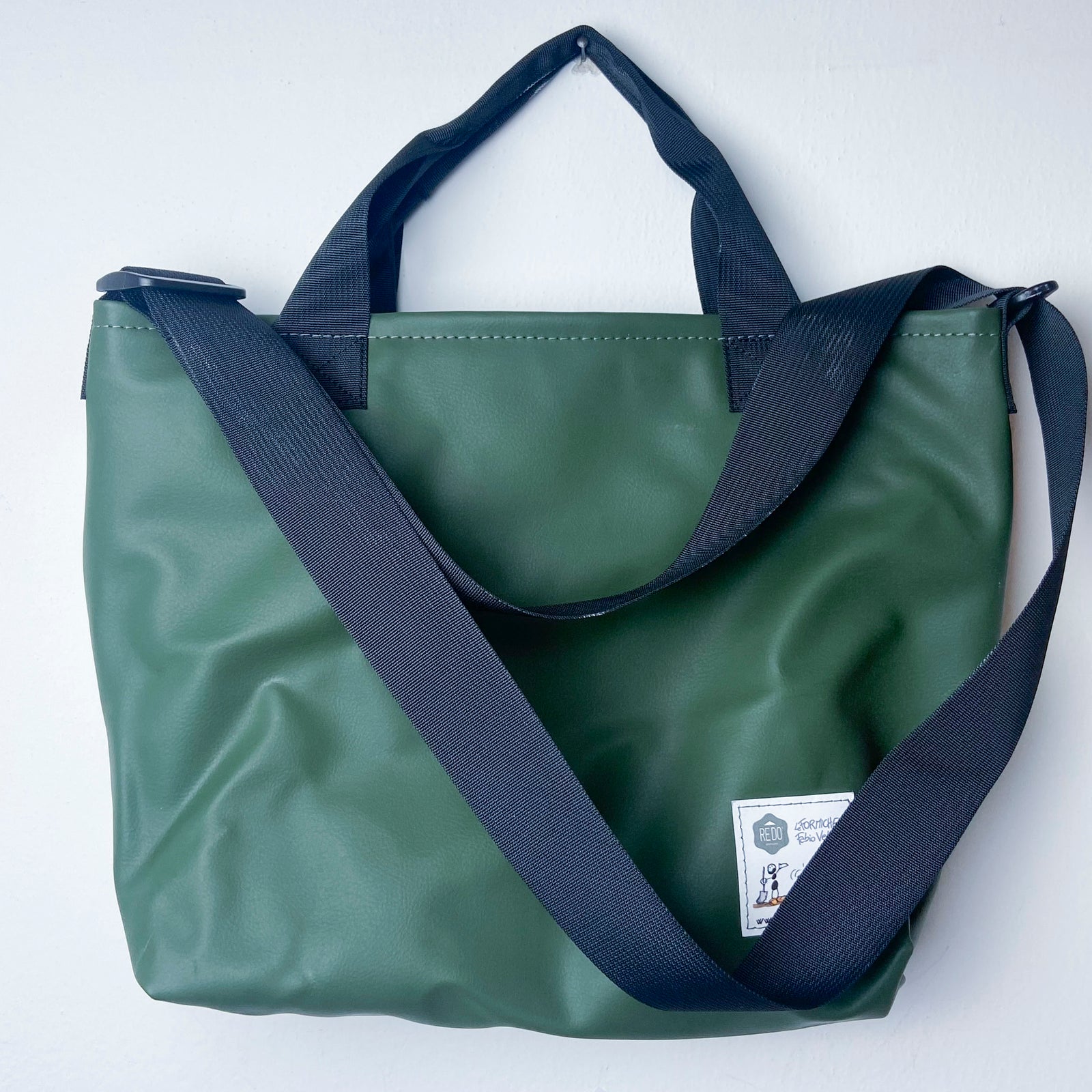 FAT model shoulder bag with external pocket FV8108