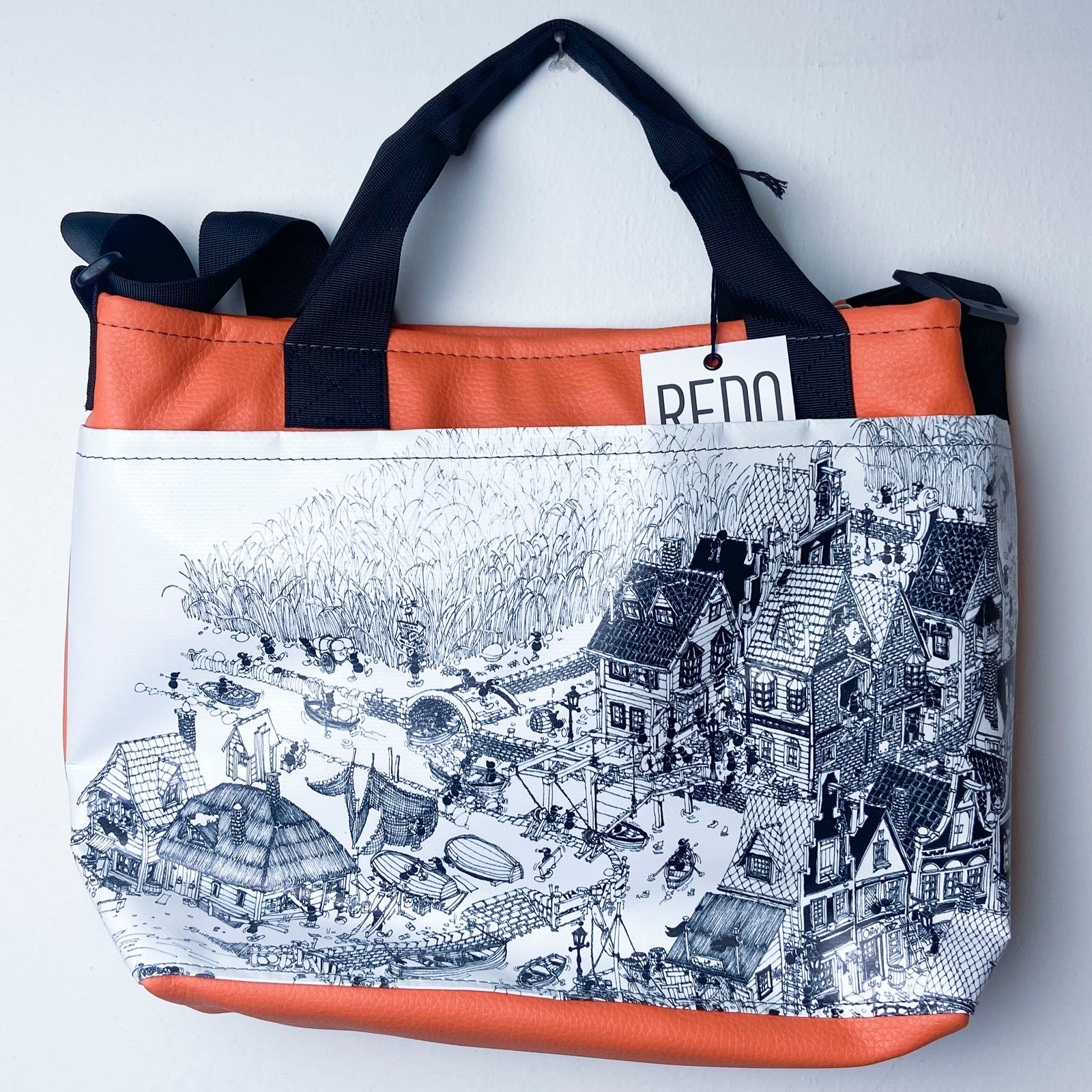 FAT model shoulder bag with external pocket FV8112