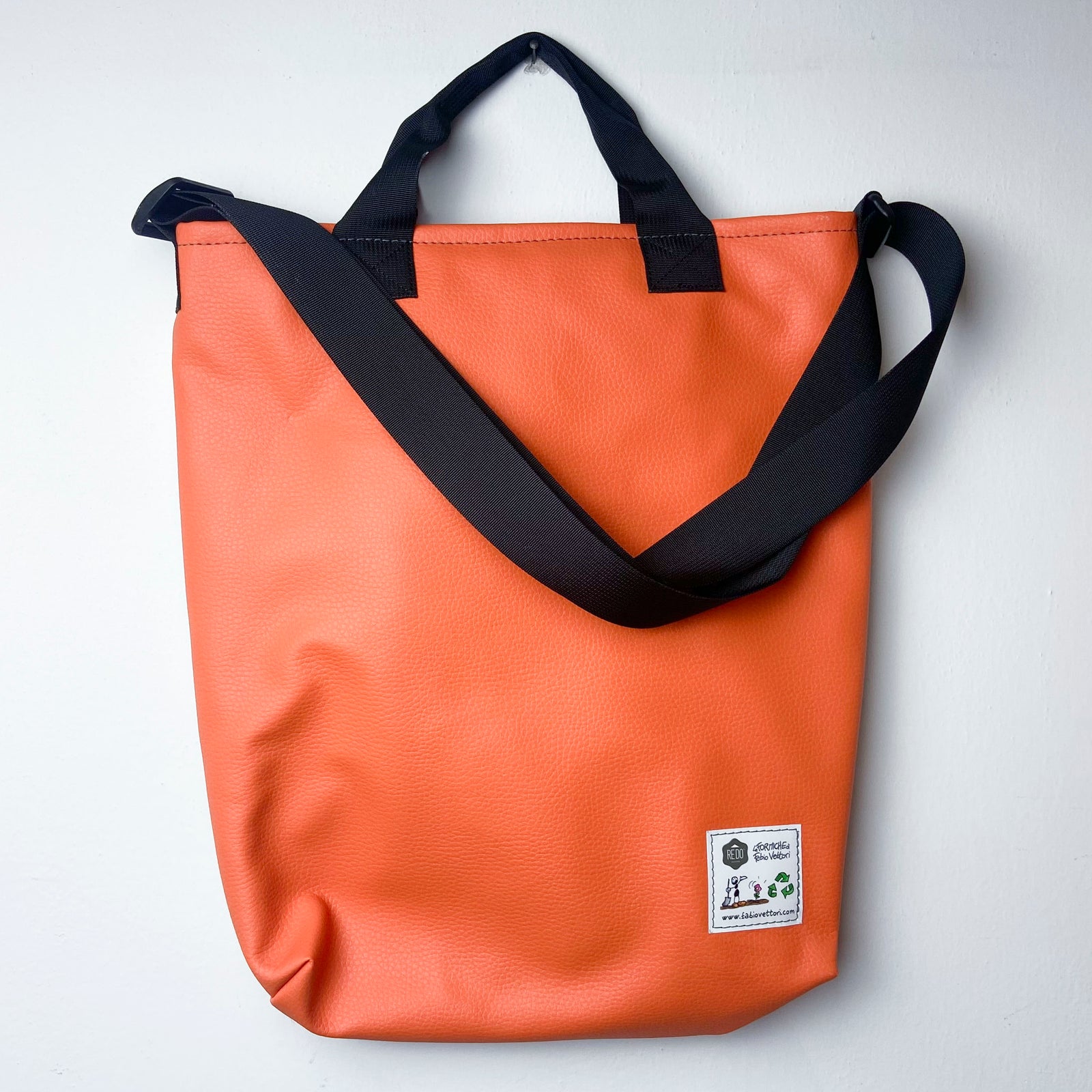 TRAC model shoulder bag with external pocket FV8114