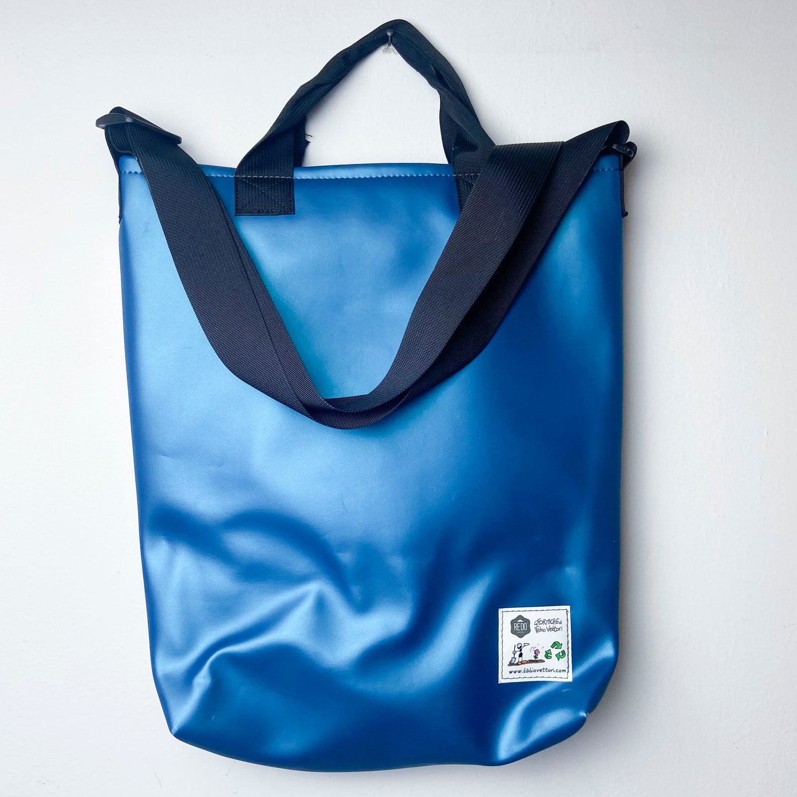 TRAC model shoulder bag with external pocket FV8119