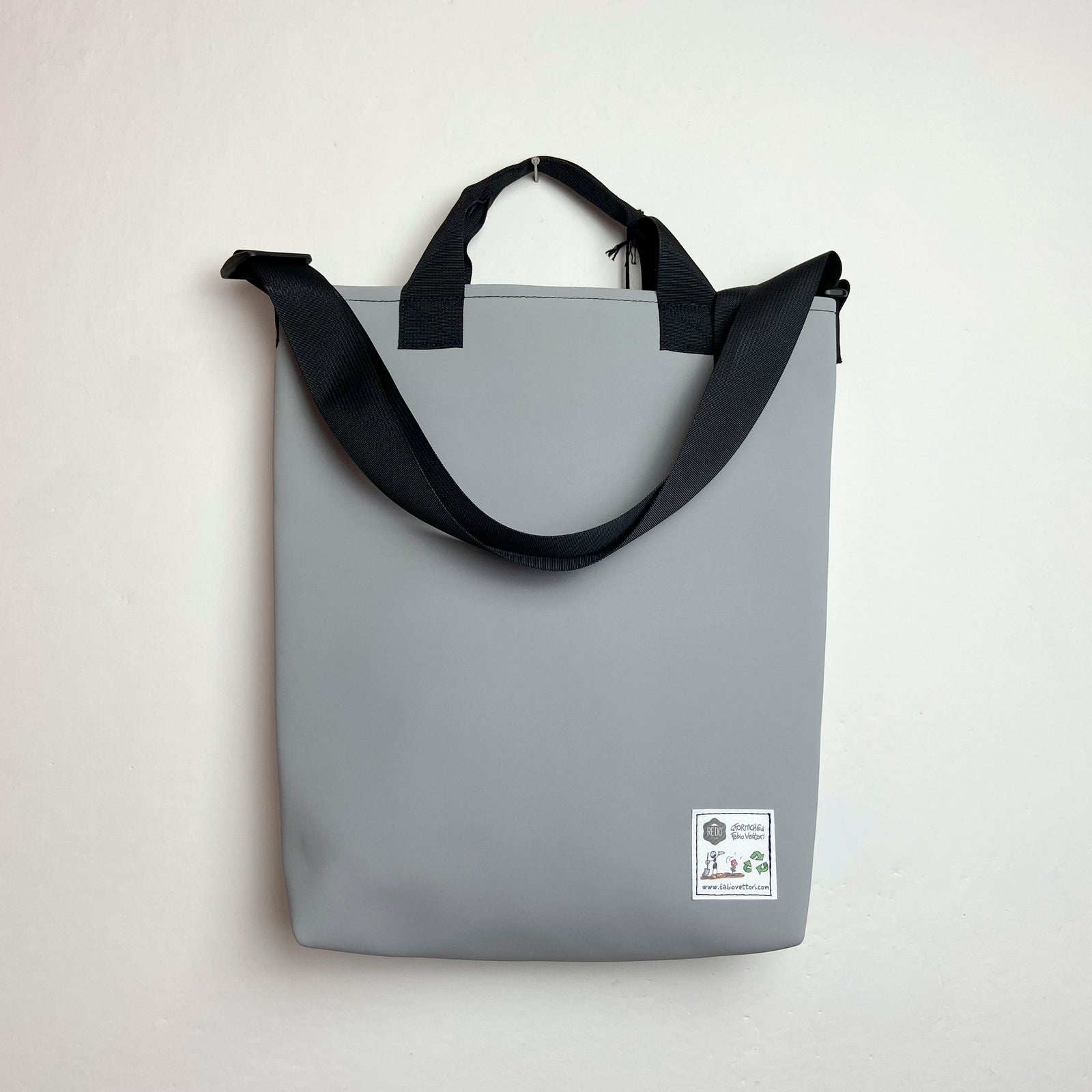 TRAC model shoulder bag with external pocket FV9361