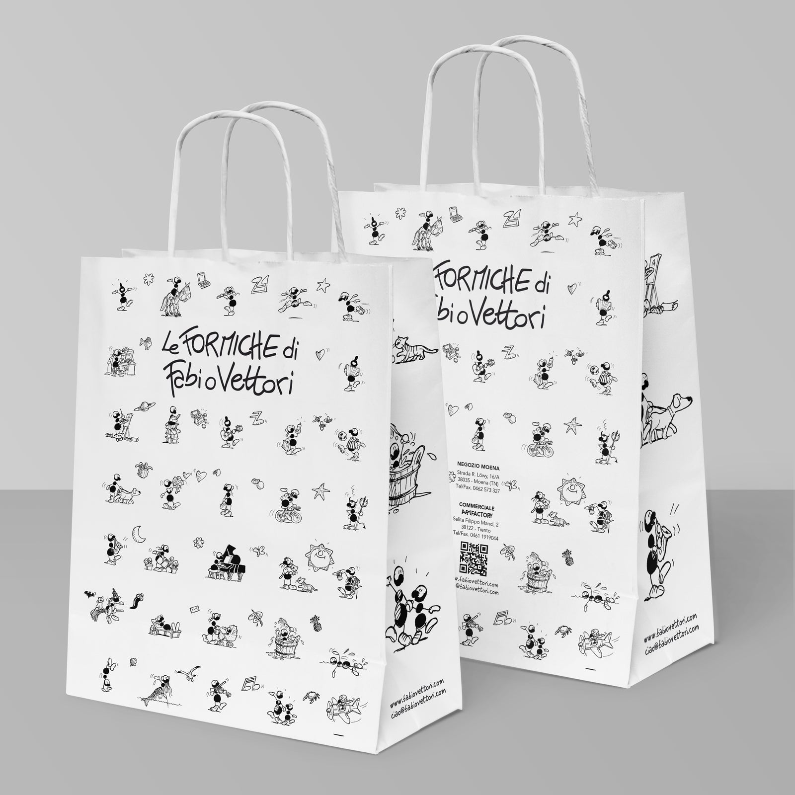 Gift paper shopper bag with twisted handle